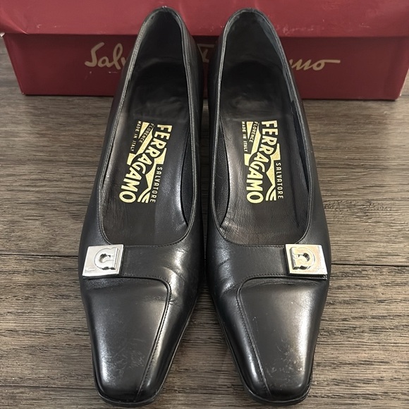 [Salvatore Ferragamo] Authenticated Black Leather Kitten Heel Pumps Women’s 5.0 - Picture 2 of 11